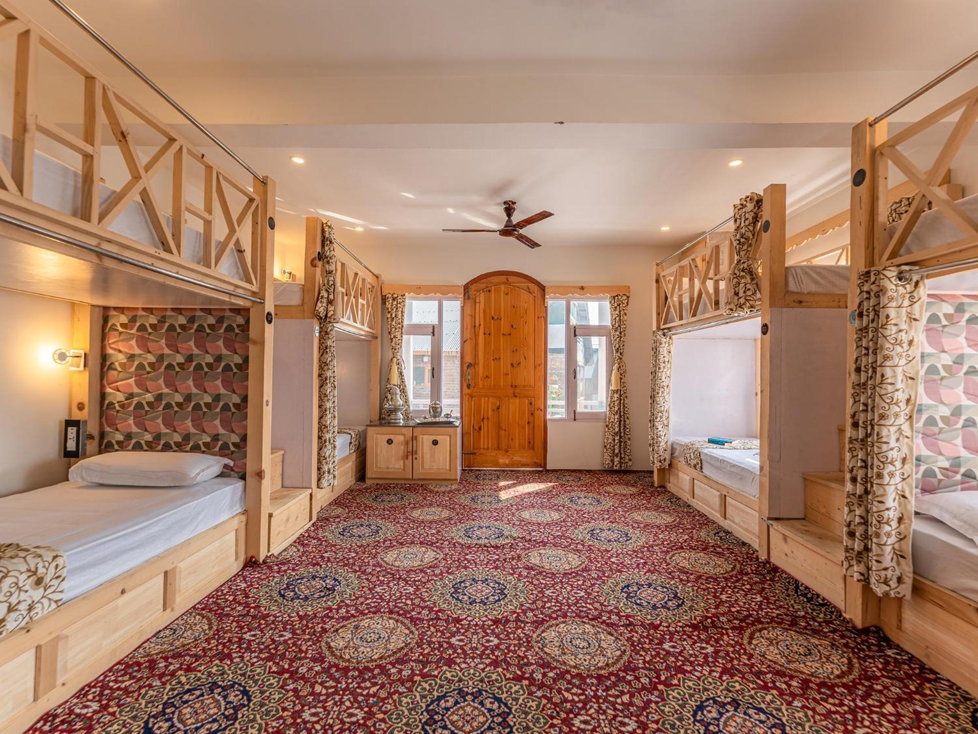 Moustache Srinagar Hostel Екстериор снимка