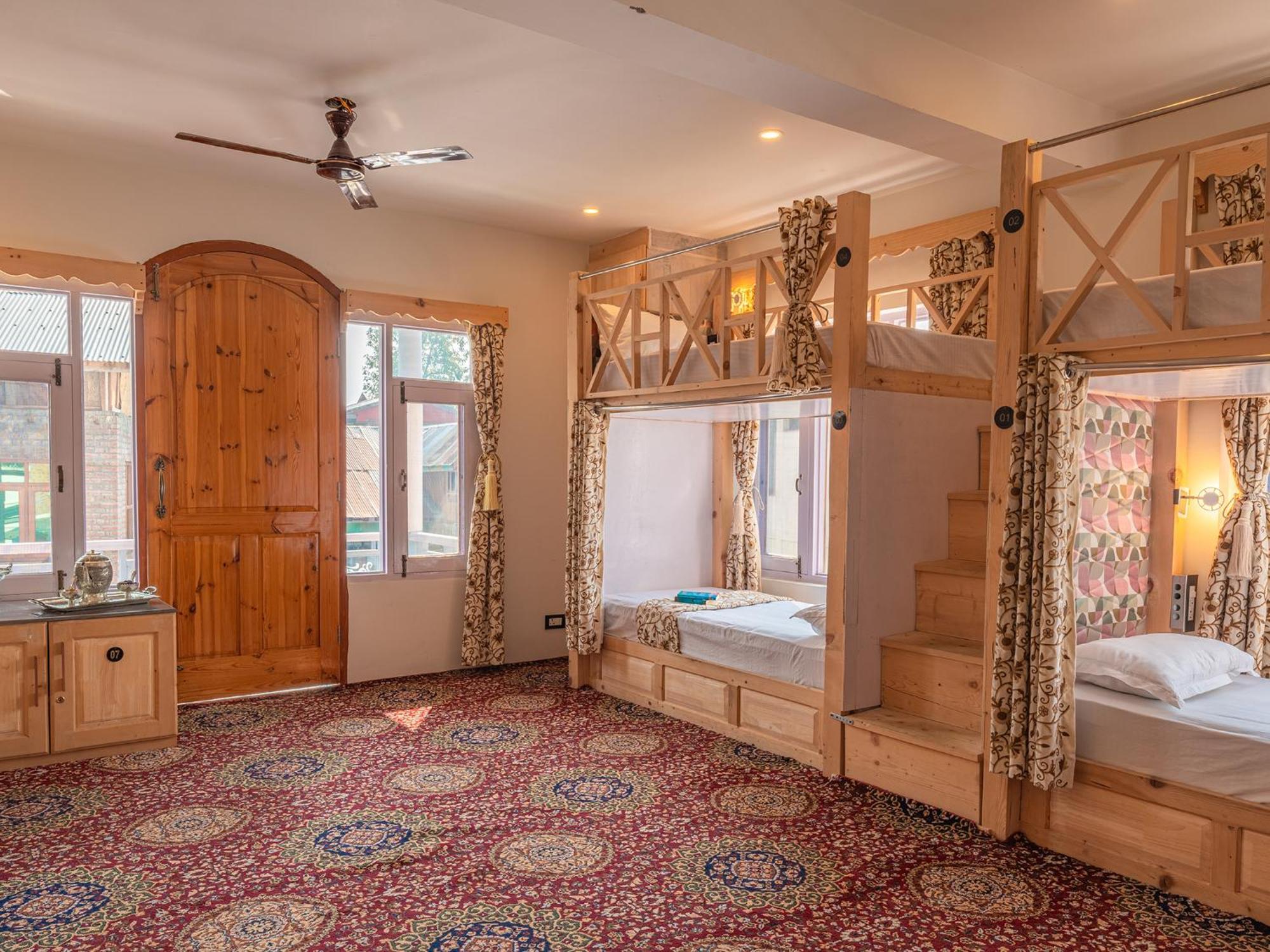 Moustache Srinagar Hostel Екстериор снимка