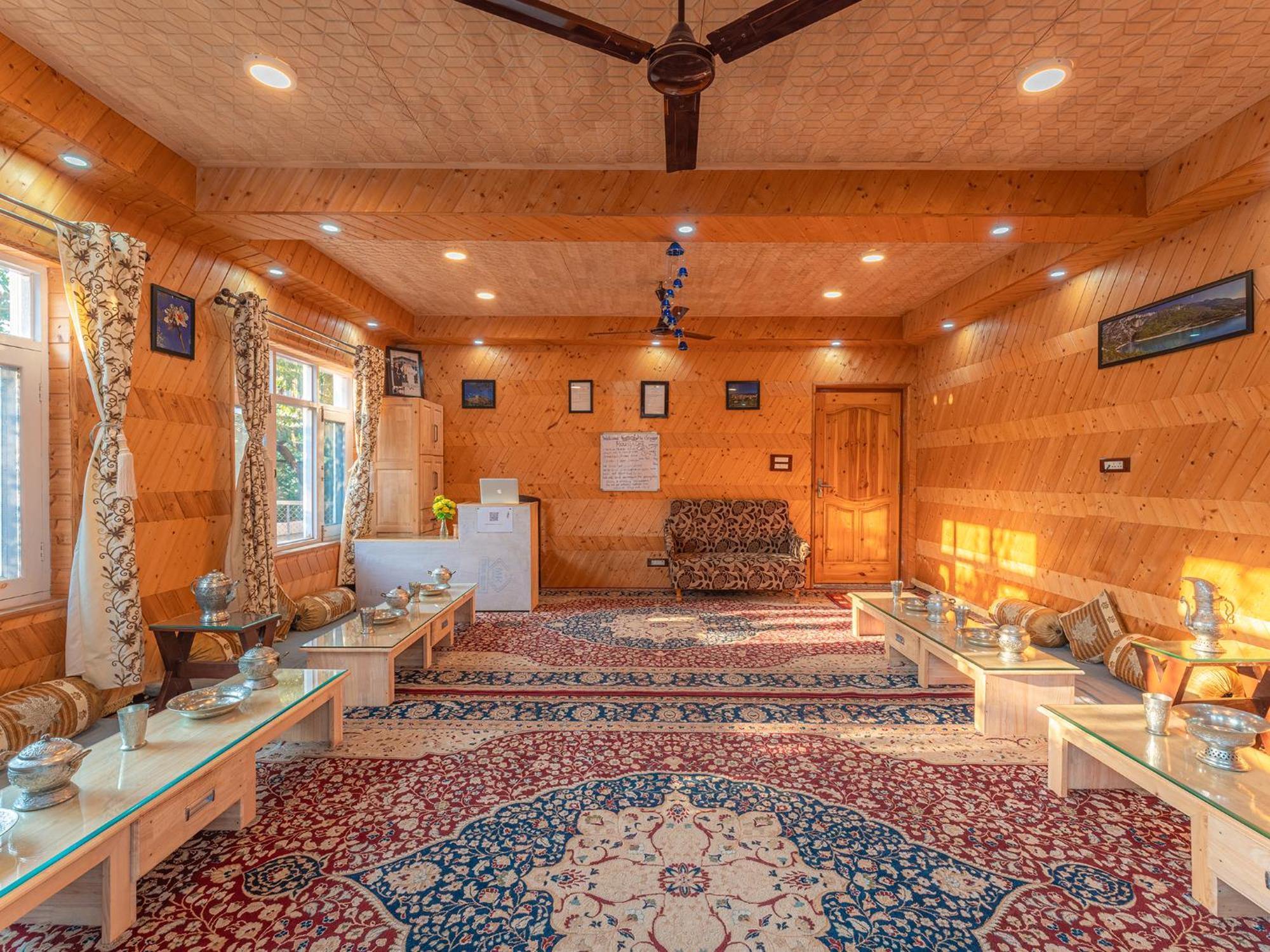 Moustache Srinagar Hostel Екстериор снимка